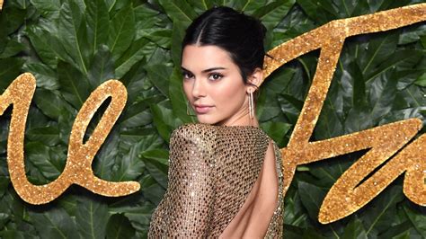 kendall jenner nudes|Kendall Jenner poses totally nude in a set of Christmas lights